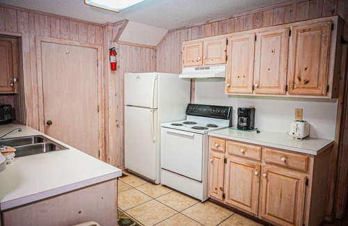 Pine Mountain Cabine | Wooded view cabin located near our recreational activities
