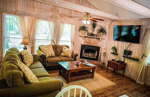 Pine Mountain Cabine | Wooded view cabin located near our recreational activities