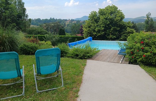 Bas-en-Basset Maison | Wooden house on the edge of the Loire, very quiet, swimming pool, pet allowed.