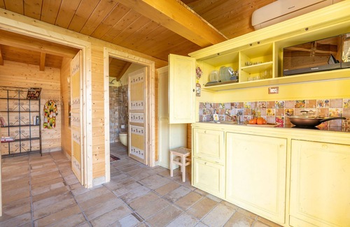 San Brizio Appartement | Maisonnette en bois avec porche et jardin