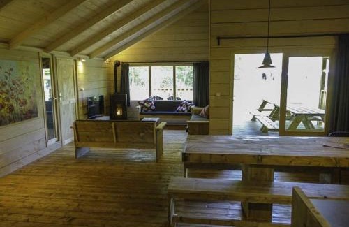 Ruinen Chalet De Ski | Wooden lodge near three national parks