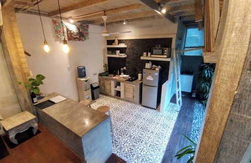 Dyanapura Villa | Villa en bois "Lumbung" à quelques pas de la plage de Seminyak, de la rue Eat Street et des boutiques branchées