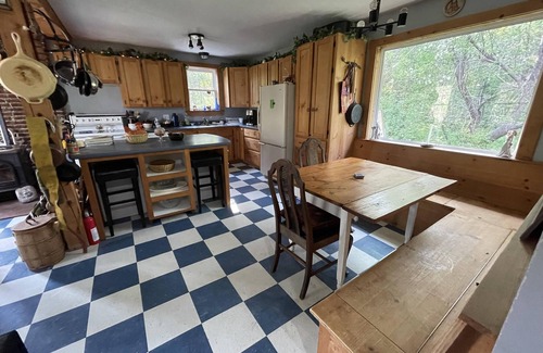 Keswick Ridge Location De VR | Woodland Bell Tent, Glamping near Fredericton, NB!