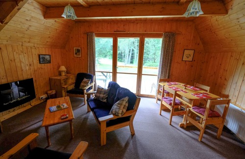 Cannich Chalet De Ski | Chalet boisé niché dans les bois sur les rives d'une glorieuse rivière Highland
