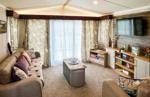 Glenesk Maison | Woodland Serenity