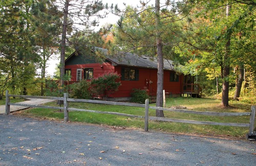 Markville Cabine | Woodland Trails Cabin on 130 acres with wildlife and miles of private trails