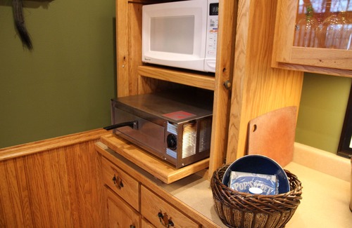 Markville Maison | Woodland Trails Lodge on 130 acres with ponds and miles of private trails