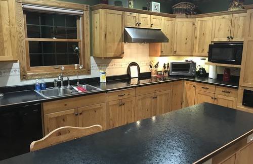 Markville Maison | Woodland Trails Lodge on 130 acres with ponds and miles of private trails