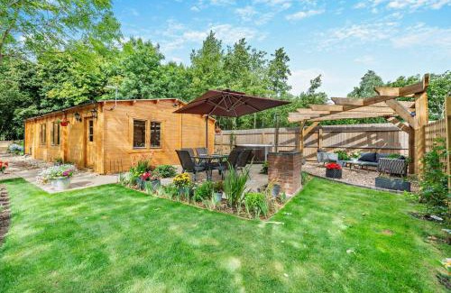 Orston Maison | Woodlands Lavender Lake House