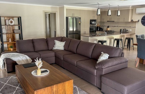 Yarrawonga Maison | Woodlands Waterside Retreat