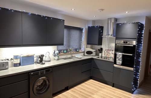 Dumfries Cottage | Woodlane 3 bed cottage with private Hottub , full fibre WiFi