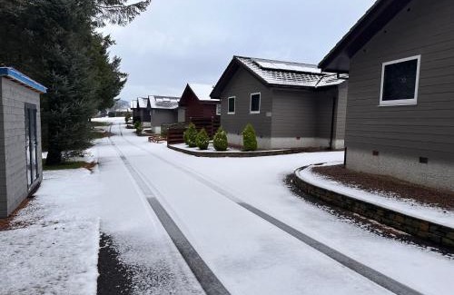 Dumfries Maison | Woodlane lodge with private Hottub & Pool table