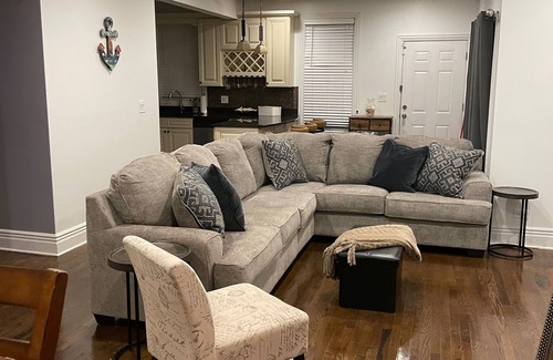 Woodlawn Maison | Woodlawn Oasis...10 Minutes to Dining & Downtown