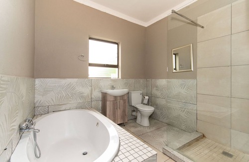 Hazyview Maison | Woodpeckers Guest House