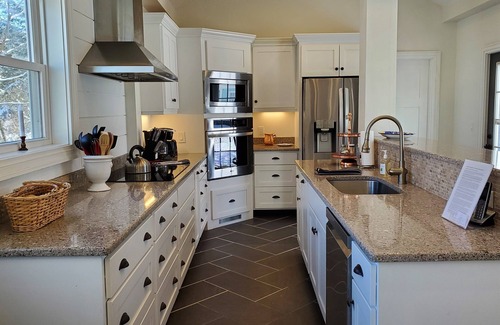 Laurens Maison | Woods Hollow - Upscale renovated home, minutes to All-Star Village