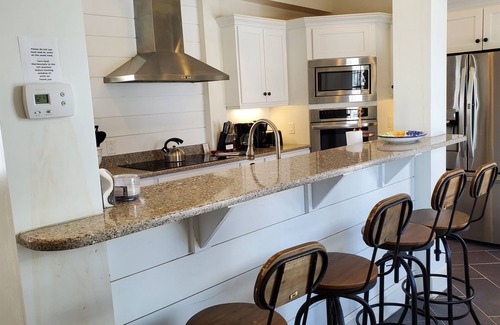 Laurens Maison | Woods Hollow - Upscale renovated home, minutes to All-Star Village