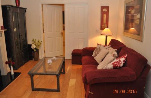 Mohill Maison | Woodside Self Catering Lough Rynn