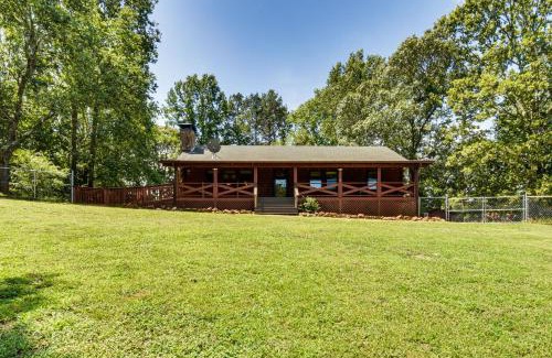 Toccoa Maison | Woodsy Hideaway 8 Mi to Henderson Falls Park!