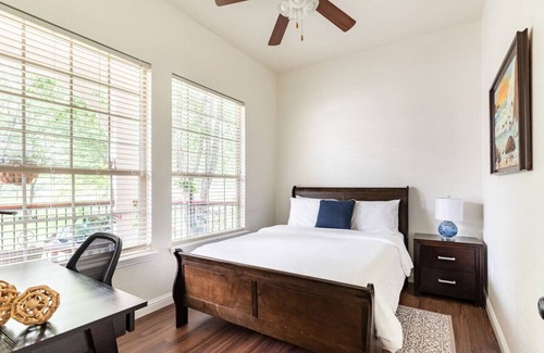 Manchaca Maison | Woodsy Retreat Private 2BD/1BA Covered Parking