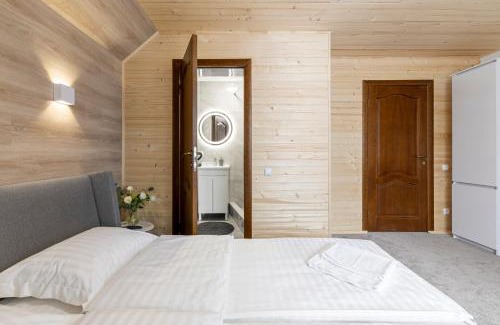 Polyanytsya Maison | Woodvel House