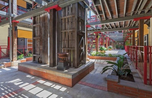 Bulimba Appartement | Woolstore Style! ~ 2Bed/2Bath/1Car ~ Teneriffe