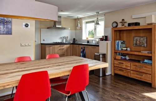 Earnewald Maison | Woonboot Sweltsje