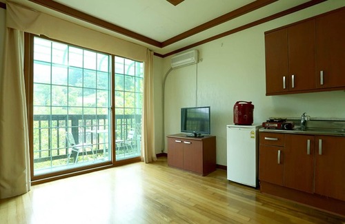 Jecheon Maison | Worak Pensionville Gogh's House