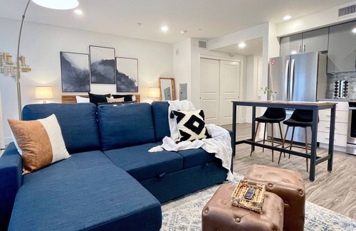 Walnut Creek Appartement | Work Here Secure Elevator Luxe Kitchen & Bath King Bed W/D Gig WiFi
