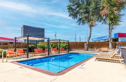 Park Central Appartement | WORK REMOTELY IN URBAN DFW!
