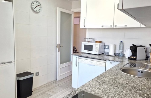 Son Armadams Appartement | Workaction in Son Armadams. 5' from Sta.Catalina. Quiet and safe. Close to STP