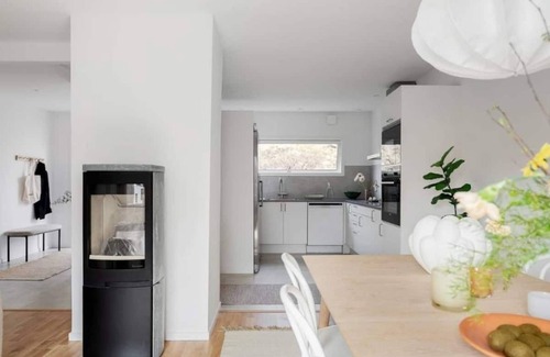 Hisings Backa Maison | Workers Home - 5 BR - 8 Beds - 2 Bath - All Inc