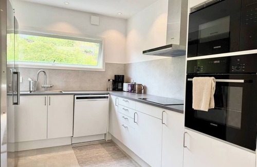 Hisings Backa Maison | Workers Home - 5 BR - 8 Beds - 2 Bath - All Inc