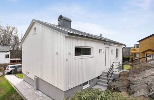 Hisings Backa Maison | Workers Home - 5 BR - 8 Beds - 2 Bath - All Inc