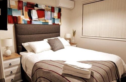 Worrigee Maison | Worrigee House 3 mins walk to shops with Free Parking, Wi-Fi, AC