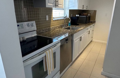 East Fort Lauderdale Appartement | Wow! Beautiful studio (walk to the beach) (2325-6)