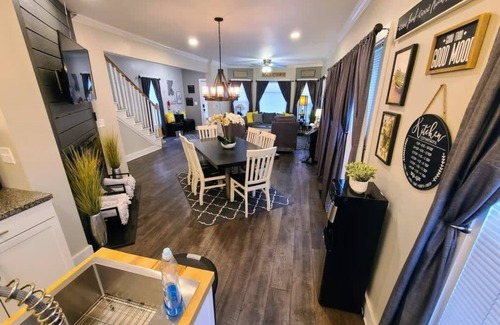 Vine Maison | Wow! - Downtown Kalamazoo - 3rd Floor Arcade!