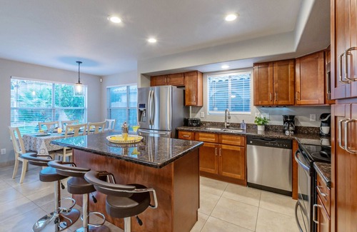 Gilbert Maison | WOW! Hikers/Bikers/Golfers PARADISE, Pvt Htd POOL, Putt Green, Tesla Charger