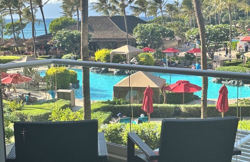 Kaanapali Copropriété | Très bien situé! Très bon prix! Cour intérieure avec vue sur l'océan, proche de la plage, par le propriétaire