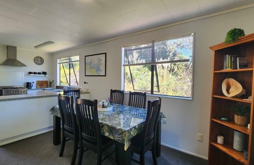 Matauri Bay Maison | Wow! Only a 2min walk to one of the most beautiful beaches in the tropical north