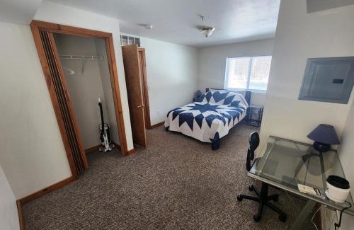Houghton Appartement | WP2 Pet Friendly Keweenaw Apt w EV Charger Onsite