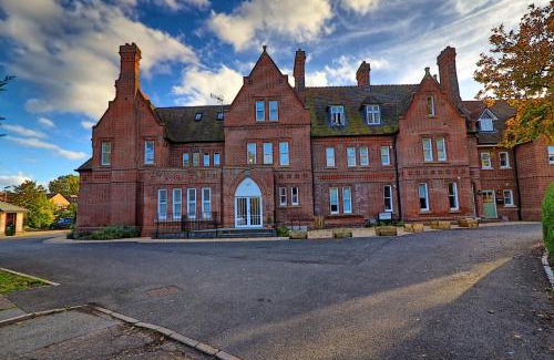 Writtle Appartement | Writtle Massive 4 Bedroom Apartment with Parking In Gorgeous Countryside Location & Short Drive to Chelmsford City Centre Contractors Welcome
