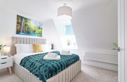 Writtle Appartement | Writtle Massive 4 Bedroom Apartment with Parking In Gorgeous Countryside Location & Short Drive to Chelmsford City Centre Contractors Welcome