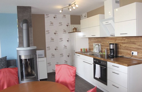 Borgerende Appartement | Wunderschöne Ferienwohnung mit Kamin, Fußbodenheizung und Blick in die Natur und nur 200 m bis zur Ostsee