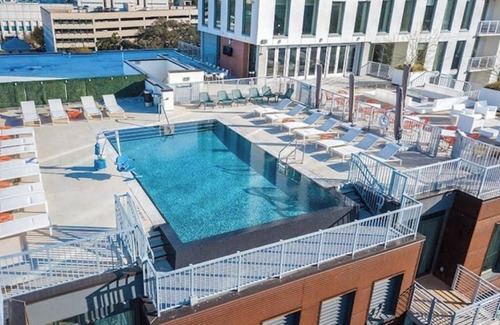 Warehouse District Copropriété | Wyndham Austin Luxurious 2 Bedroom with Kitchen