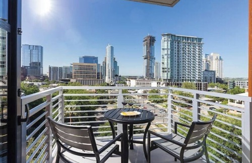 Civic District Copropriété | Wyndham Austin Luxurious 1 Bedroom with Kitchen