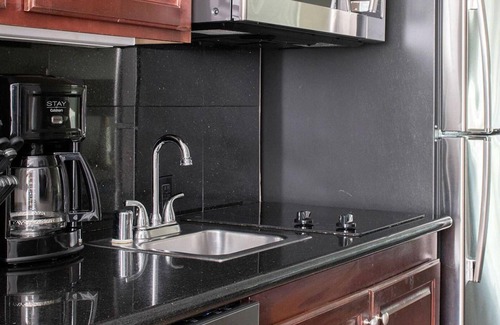 Civic Core Station Balnéaire | Wyndham Harbour Lights Studio Deluxe – A Chic Urban Retreat!