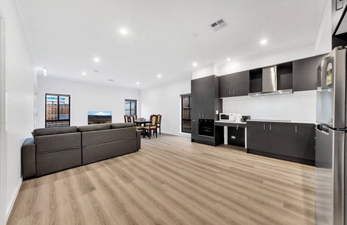 Wyndham Vale Maison | Wyndham Vale Retreat- Disability Friendly Accommodation- 4 Bedroom Holiday Home