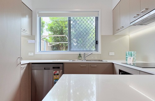 Wynnum West Maison | Wynnum West Oasis Retreat 5 Beds villa