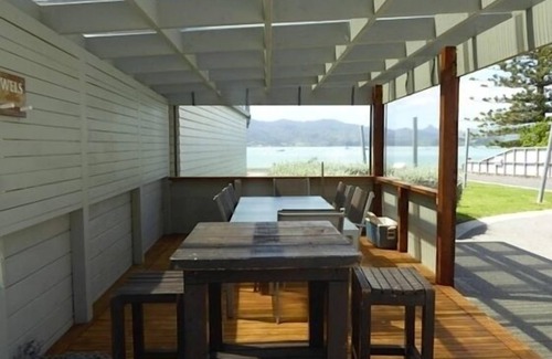Coromandel Maison | Wyuna Bay Waterfront Bach - Coromandel Harbour