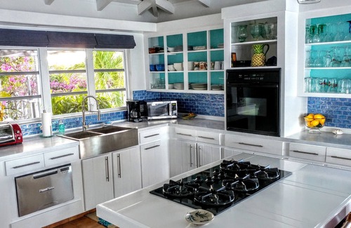 George Town Maison | Maison Xanadu. En vedette sur la vie de Bahama sur HGTV. Un refuge des Caraïbes captivant.
